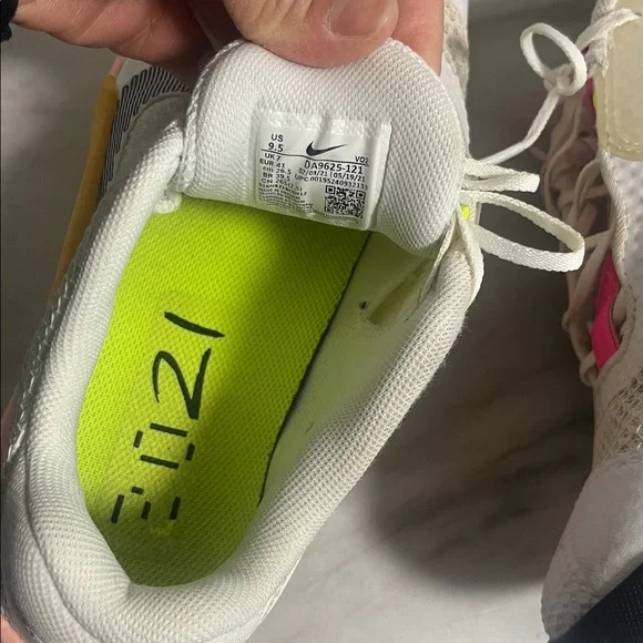 Nike Women's White and Pink Metcon 7 Athletic Shoes - Picture 5 of 6